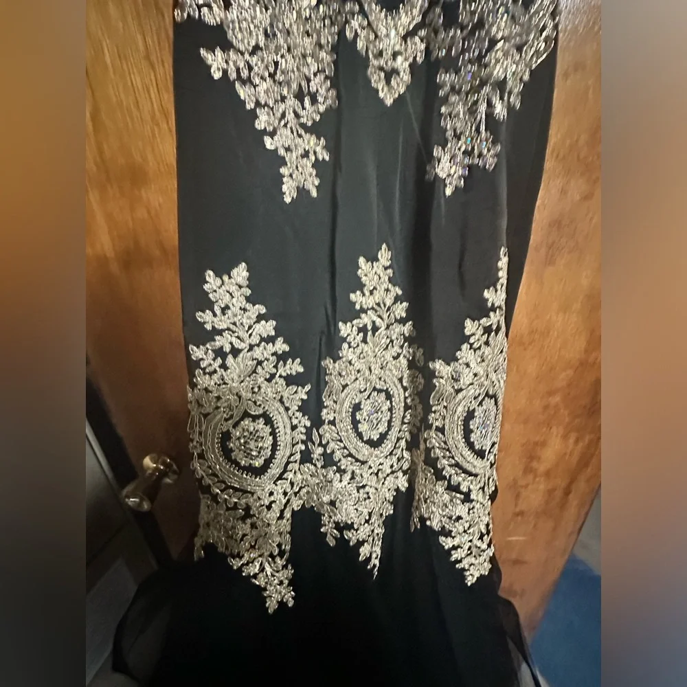 David’s Bridal Night Studio Embroidered Mermaid Gown Size 0 New wt Tags! - Picture 7 of 12